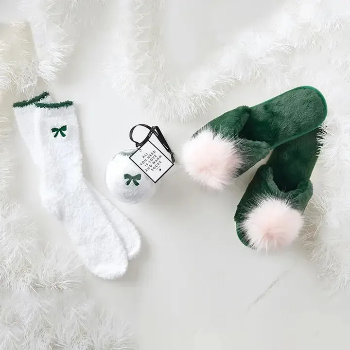 BEL Cozy Socks with Green Bow in Ornament