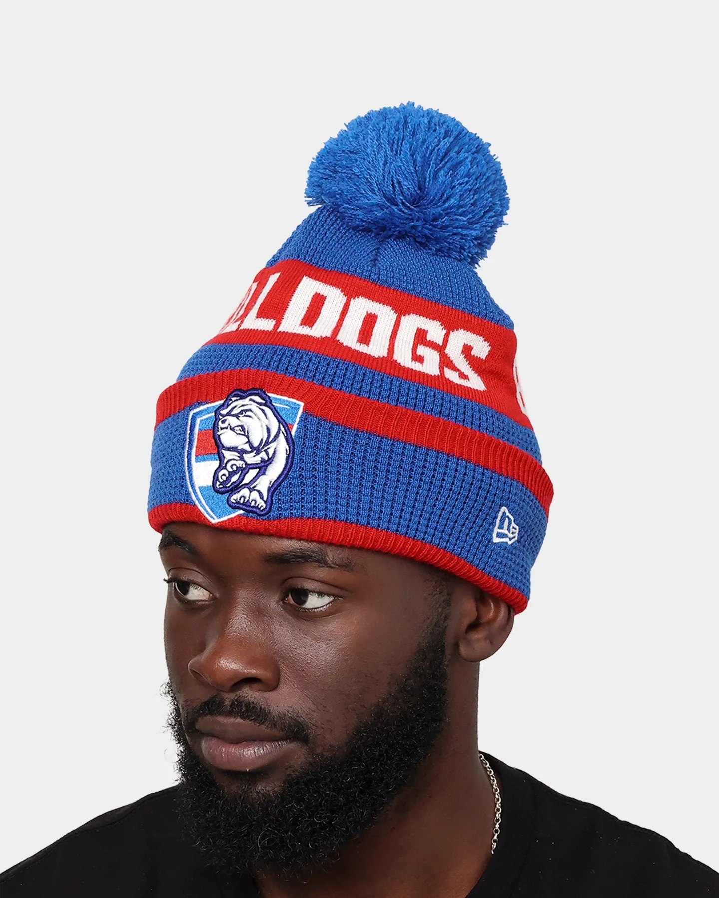 New Era Western Bulldogs AFL Opening Bounce 2022 Pom Waffle Wordmark Beanie Blue